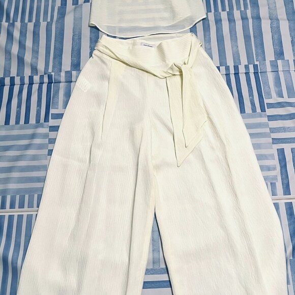 Club Monaco Pants - Club Monaco Ivory Tie Waist Trousers & Matching Ruffled String Tie Top